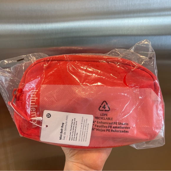 NWT Lululemon Red Mini Belt bag .7L size , solar orange / white - Picture 3 of 16